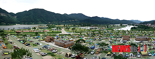 경기 가평군 자라섬오토캠핑장 전경.