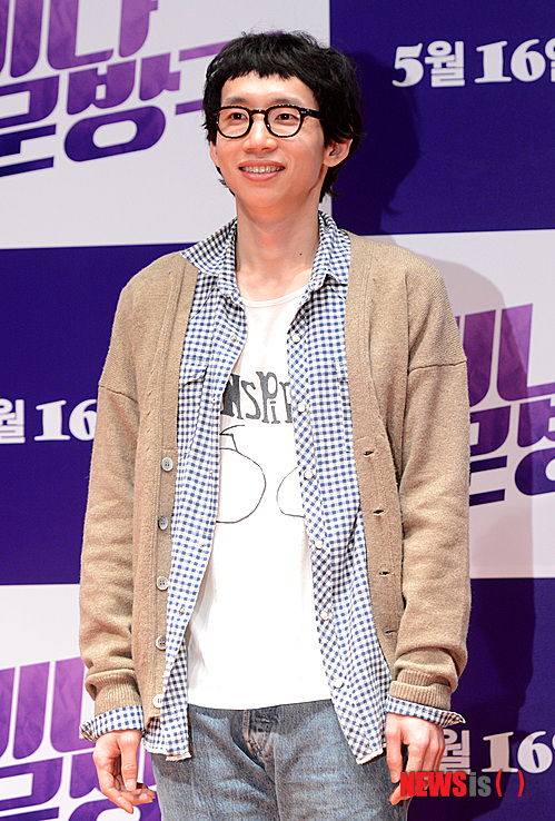 【서울=뉴시스】고범준 기자 = 22일 오전 서울 광진구 롯데시네마 건대입구점에서 열린 영화 '미나문방구(감독 정익환)'제작보고회에서 배우 봉태규가 포토타임을 갖고 있다.&nbsp;&nbsp; bjko@newsis.com