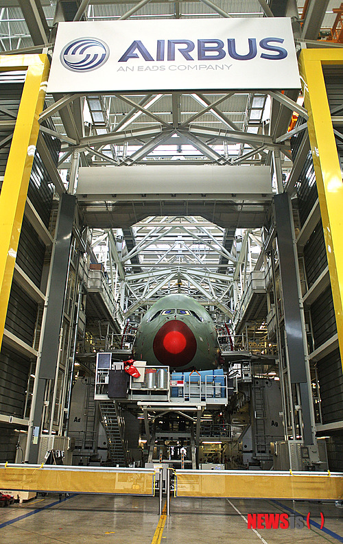 【툴루즈(프랑스)=뉴시스】프랑스 툴루즈에 위치한 에어버스 A380 최종조립공장의 모습.