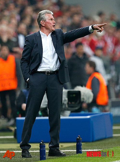 Bayern's head coach Jupp Heynckes gestures during the Champions League semifinal first leg soccer match between Bayern Munich and FC Barcelona in Munich, Germany, Tuesday, April 23, 2013. (AP Photo/Matthias Schrader)