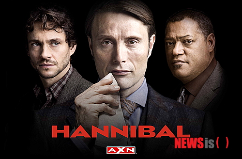 【서울=뉴시스】김정환 기자 = 총 13부작 중 가장 충격적인 미국 TV드라마 ‘한니발’의 에피소드 4회분(부제 ‘달걀요리: 길 잃은 아이들, 원제 Oeuf)이 방송된다.&nbsp; 일가족 총기살인에 얽힌 어린이들의 잔인한 비밀을 배경으로 FBI의 천재 프로파일러 ‘윌 그레이엄’(휴 댄시)과 희대의 살인마 ‘한니발 렉터 박사’(매즈 미켈슨)의 심리전쟁을 그린다.&nbsp; 미국 NBC는 보스턴 테러와 총기 난사 등 일련의 사건으로 인한 사회적 충격을 최소화하기 위해 총기 사건을 다룬 제4회 에피소드의 방송 미공개 결정을 내렸다. 세계 AXN 네트워크는 해당 에피소드를 각국 상황에 맞춰 공개하기로 방침을 정했으며, 한국 방송권을 가진 글로벌 미드 채널 AXN(www.axntv.co.kr)은 전체 시리즈의 연속성 등을 감안해 공개를 결정했다. 27일 밤 10시부터 3~4회를 연속 방송한다.&nbsp;&nbsp; ‘한니발’은 세계 AXN 네트워크가 제작 투자한 AXN 오리지널 시리즈다. 토머스 해리스(73)의 동명 베스트셀러 소설을 원작으로 제작자 브라인 풀러, 할리우드 판타지 멜로 ‘이클립스’를 연출한 데이비드 슬레이드(44) 감독이 연출한다. 덴마크 영화 ‘더 헌트’(토머스 빈터베르그)의 매즈 미켈슨(48), 영국 출신 할리우드 스타 휴 댄시(38) 등이 주연해 앞서 원작 소설을 바탕으로 제작된 할리우드 영화들과 또 다른 몽환적이고도 스타일리시한 시리즈로 재창조했다.&nbsp; 4월 초부터 80개국 18개 언어로 방송 중이다. 올해 미드 최대 기대작답게 4일 국내 첫 방송 전부터 포털사이트에서 해외 드라마 시리즈 검색어 1위를 연일 차지하며 주목 받았다. 특히 4회분 에피소드가 미국에서 미공개 결정이 내려지면서 국내 방송 여부가 관심사로 떠올랐다.&nbsp; 본 방송 이후에는 씨앤앰 유료 VDO에서 볼 수 있다.&nbsp; ace@newsis.com