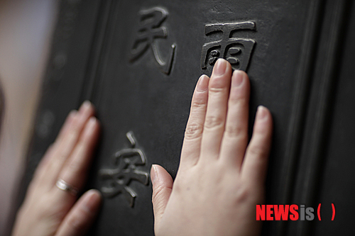 【서울=뉴시스】신동립의 ‘잡기노트’ <355>&nbsp; ‘그럼에도 불구하고’다. 슈퍼내추럴에 기대게 만드는 수상한 시절이다.&nbsp; 문화부장 reap@newsis.com&nbsp; 