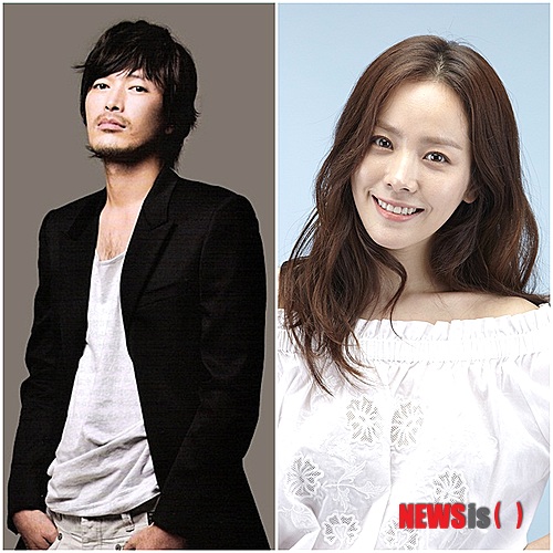 【서울=뉴시스】박영주 기자 = 정재영(43)과 한지민(31)이 영화 ‘플랜맨’(감독 성시흡)에 캐스팅됐다.&nbsp; 모든 것을 계획하며 사는 남자가 계획에 없던 여자를 만나면서 벌어지는 일을 담는 휴먼 코미디다.&nbsp; 플랜맨 ‘정석’이 정재영이다. 매사에 알람을 설정해 놓고 모든 것을 계획할 뿐만 아니라 각종 소독제를 휴대할 정도로 결벽증을 지닌 캐릭터다.&nbsp; ‘소정’ 한지민은 계획과 반복의 일상이 최고인줄로만 아는 정석 앞에 나타나 그를 변화시킨다.&nbsp; ‘정석’의 과거를 파헤치는 왕년의 국민MC ‘구상윤’은 장광(61), ‘정석’을 상담하며 치유하는 정신과 의사는 김지영(39)이다.&nbsp; ‘플랜맨’은 6월 말 촬영을 시작해 2014년 상반기 개봉할 예정이다.&nbsp; gogogirl@newsis.com