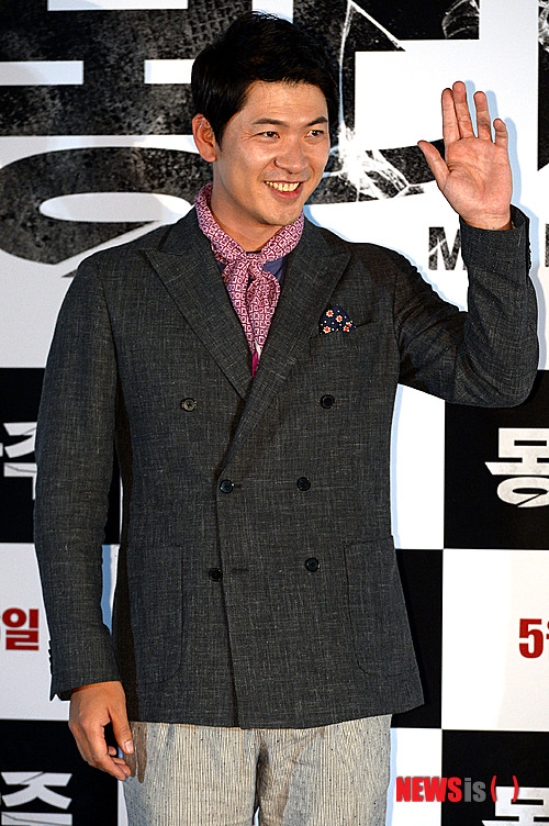 【서울=뉴시스】박동욱 기자 = 7일 오후 서울 성동구 CGV 왕십리점에서 열린 영화 '몽타주' 언론시사회에서 배우 김상경이 포즈를 취하고 있다.&nbsp; fufus@newsis.com