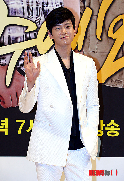 【서울=뉴시스】박동욱 기자 = 배우 임주환이 14일 오후 서울 양천구 목동 SBS에서 열린 드라마 '못난이 주의보' 제작발표회에서 포토타임을 갖고 있다.&nbsp; fufus@newsis.com