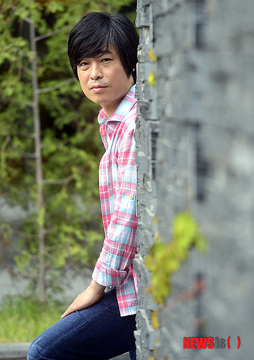 【서울=뉴시스】최동준 기자 = 영화 '몽타주'의 배우 정해균이 14일 서울 충무로 뉴시스 본사 앞에서 포즈를 취하고 있다.&nbsp; photocdj@newsis.com