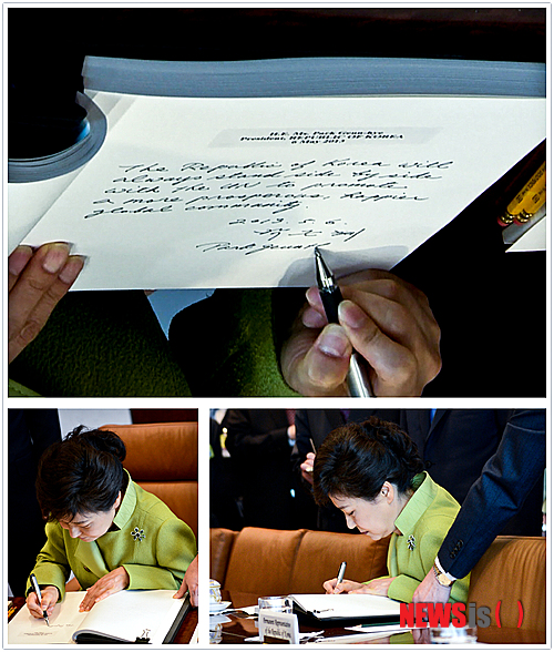 【서울=뉴시스】신동립의 ‘잡기노트’ <357> 구와 절을 애용하면 영어다. 국어공부를 하는 것이 아니다. 국어를 공부하는 것이 옳다. 영어가 우리말을 좀먹은 탓이다. ‘락키펠러’(록펠러), ‘와슁턴’(워싱턴)이라고 발성하지 않아도 괜찮다. 천하의 반기문 UN 사무총장도 미국사람처럼 말하지는 않는다. 미국 국회의원들은 박근혜 대통령의 또박또박 영어연설을 쏙쏙 알아듣고 박수를 쳤다. 문화부장 reap@newsis.com