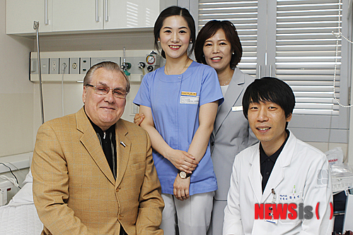 【대전=뉴시스】김양수 기자 = 대전선병원 황유진 과장과 러시아 유리 시장
