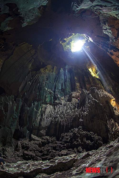 【서울=뉴시스】신동립의 ‘잡기노트’ <358> 시인 112명이 흥선대원군에서 이태석까지 한국 근대인물 112인을 시로 쓴 책이 ‘사람’이다. ‘시로 읽는 한국 근대인물사’를 표방한다. 사람 이름이 곧 시 제목이다. 문화부장 reap@newsis.com