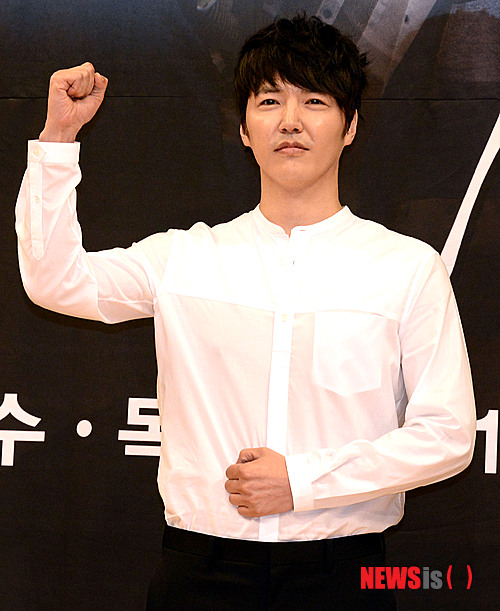 【서울=뉴시스】홍찬선 기자 = 윤상현(차관우 역)이 29일 오후 서울 양천구 목동 SBS에서 열린 드라마 '너의 목소리가 들려(연출 조수원 , 작가 박혜련)' 제작발표회에서 포토타임을 갖고 있다. SBS 드라마스페셜 '너의 목소리가 들려'는 다음달 5일 첫 방송된다.&nbsp; mania@newsis.com