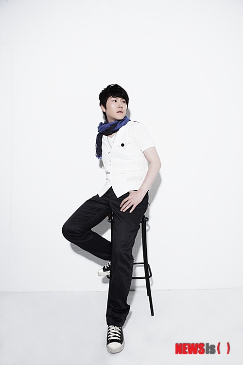 【서울=뉴시스】오제일 기자 = 그룹 '플라워'의 고유진(37)이 KBS 2TV 수목드라마 '천명'의 OST '불타'를 불렀다. kafka@newsis.com