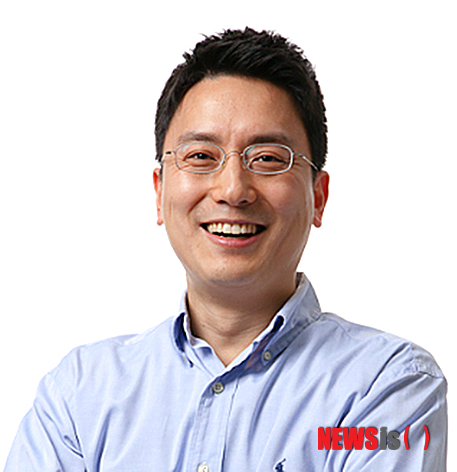 【포항=뉴시스】강진구 기자 = 경북 포항의 한동대학교는 총 동문회장으로 최유강 교육봉사단 티치포올코리아 대표가 선출됐다고 3일 밝혔다. 사진은 최유강 교육봉사단 티치포올코리아 대표. (사진=한동대학교 제공)&nbsp; photo@newsis.com 