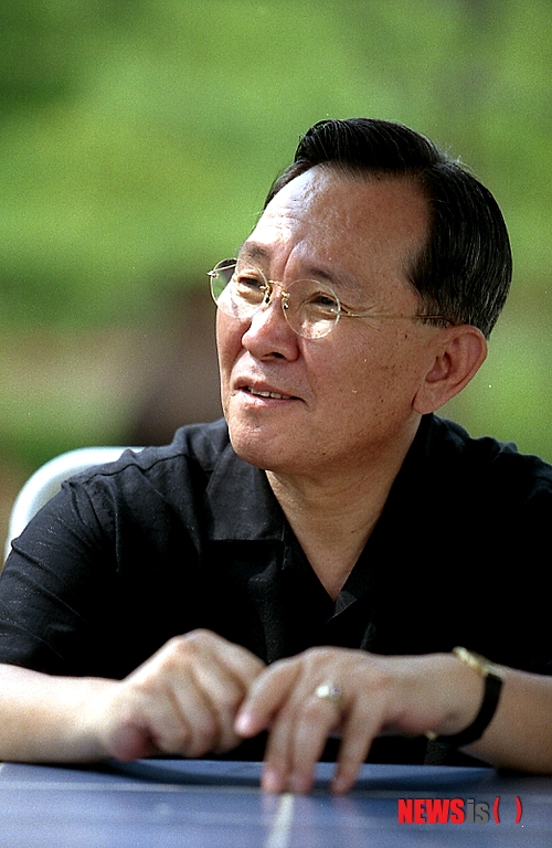 【보령=뉴시스】이진영 기자 = 충남 보령시는 노래하는 목사이자 예음예술종합신학교 윤항기 총장이 오는 13일 오후4시  보령 문화예술회관에서  비바보령 아카데미 특강을 한다고 7일 밝혔다. 2013.06.07. (사진= 보령시 제공)   jin22666@newsis.com   