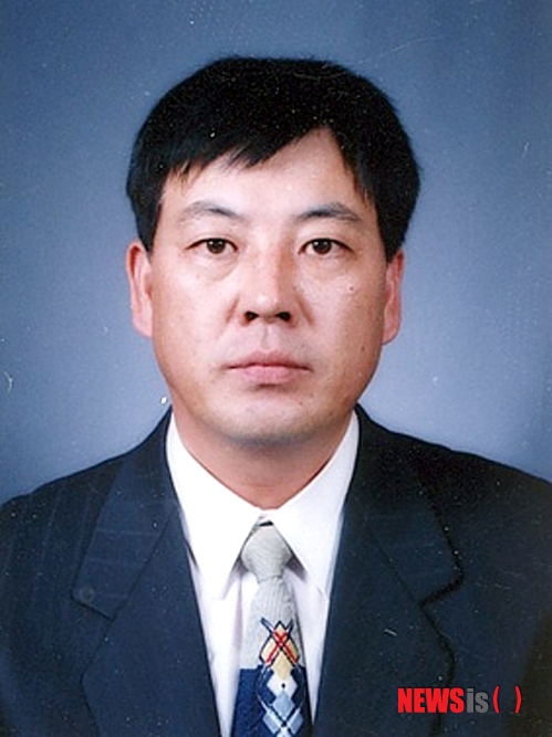 【보성=뉴시스】구용희 기자 = 전남 보성군 농업기술센터에 근무하는 문진주(53·사진) 농촌지도사. 최근 한국산업인력공단이 시행하는 축산기술사 시험에 합격한 문 지도사는 기술사 자격증만도 3개를 보유하고 있다. 13일 문 지도사는 