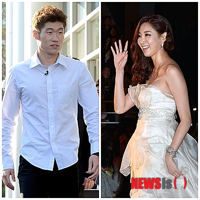 【서울=뉴시스】오제일 기자 = 탤런트 김사랑(35)이 축구선수 박지성(32)과의 결혼설을 부인했다.&nbsp; 김사랑의 소속사 관계자는 14일 "사실무근"이라고 답했다. "실제로 사귄다면 축하해 줄 일이지만 아닌것을 맞다고 할 수는 없는 일"이라고 덧붙였다.&nbsp; 앞서 김사랑과 박지성이 모 호텔 결혼식 예약자 명단에 올랐다는 설이 나돌았다. 두 사람은 2011년 함께 화보 촬영을 하면서 열애설이 불거지기도 했다.&nbsp; 김사랑은 2000년 미스코리아 진이다. SBS TV '천년지애' KBS 2TV '이 죽일놈의 사랑' KBS 1TV '2011 희망로드 대장정'에 출연했다. 영화 '누가 그녀와 잤을까' '라듸오 데이즈' 등에서도 활약했다.&nbsp; kafka@newsis.com