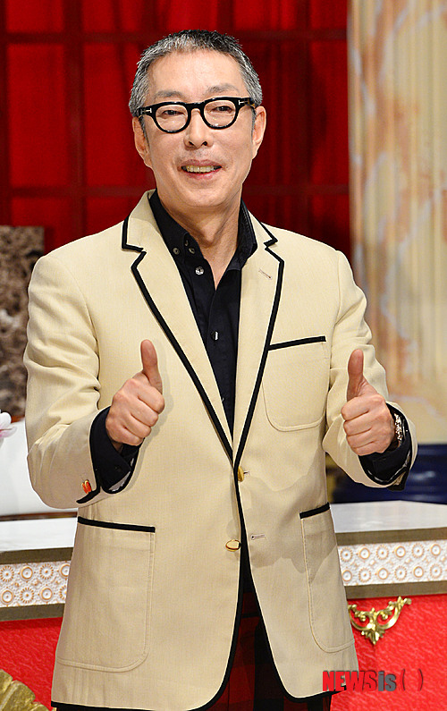 【서울=뉴시스】김기태 기자 = 18일 오후 서울 강서구 가양동 CU미디어 스튜디어에서 열린 채널A 토크쇼 프로그램 '서세원, 남희석의 여러가지 연구소' 기자간담회에서 서세원이 포즈를 취하고 있다. 2013.06.18. presskt@newsis.com