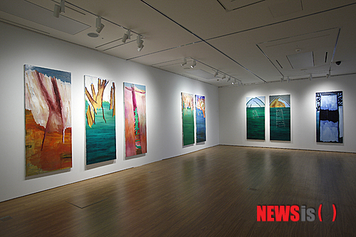 【서울=뉴시스】유상우 기자 = 서울 신문로 흥국생명 빌딩 ‘일주&선화 갤러리’가 8월14일까지 ‘끝나지 않은 전쟁, 60년’ 을 주제로 한 전시를 연다. 태광그룹 산하 선화예술문화재단이 기획한 ‘황금 DNA: 한국 현대미술 연속 기획전’의 하나다.&nbsp; swryu@newsis.com 