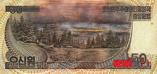 【서울=뉴시스】유상우 기자 = 서울 신문로 흥국생명 빌딩 ‘일주&선화 갤러리’가 8월14일까지 ‘끝나지 않은 전쟁, 60년’ 을 주제로 한 전시를 연다. 태광그룹 산하 선화예술문화재단이 기획한 ‘황금 DNA: 한국 현대미술 연속 기획전’의 하나다.&nbsp; swryu@newsis.com 