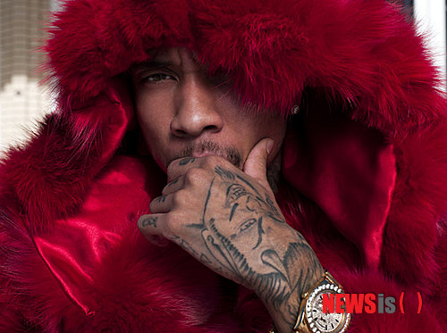 【서울=뉴시스】이재훈 기자 = 미국의 힙합스타 타이가(24)가 우리나라에 온다. CJ E&M 음악사업부문에 따르면, 타이가는 9월7일 경기 일산 킨텍스에서 열리는 '2013 원 힙합 페스티벌'의 헤드라이너로 한국 팬들에게 처음 인사한다. 미국 힙합스타 릴 웨인(31)이 이끄는 영머니 사단의 기대주다. 지난해 데뷔 앨범 '캐어리스 월드: 라이즈 오브 더 라스트 킹(Careless World: Rise of the Last King)'으로 빌보드 앨범 차트 4위에 올랐다. 이 앨범의 첫 싱글 '랙 시티(Rack City)'는 데뷔 3개월 만에 플래티넘을 기록했다. 드레이크, 패럴, 크리스 브라운 등 유명 뮤지션과 협업했다. 이와 함께 버벌진트, P-타입, 산-E, 노이즈맙, 소울다이브, 이루펀트, 팔로알토, 비프리, 허클베리피, 레디, 이보, DJ짱가 등이 1차 라인업에 포함됐다. CJ E&M의 케이블 음악채널 엠넷의 힙합 서바이벌 프로그램 '쇼 미더 머니' 시즌2에서 살아남은 래퍼도 이 무대에 오른다. '대한민국 최고 힙합 페스티벌'을 내세운 '원 힙합 페스티벌'은 올해 처음 열린다. realpaper7@newsis.com