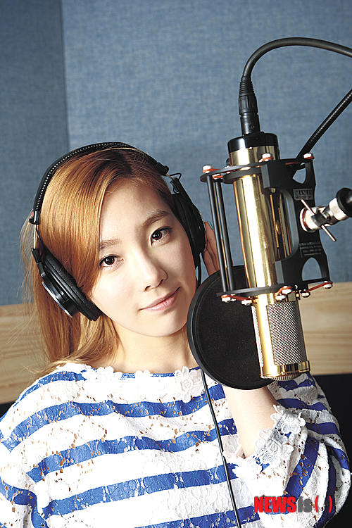 【서울=뉴시스】박영주 기자 = 그룹 ‘소녀시대’의 태연(24)이 영화 ‘미스터 고’(감독 김용화) OST에 참여했다. ‘미스터 고’에서 태연이 부른 ‘바이’(Bye)는 ‘미녀는 괴로워’ 김아중(31)의 ‘마리아’, ‘국가대표’ 러브홀릭스의 ‘버터플라이’ 등을 만든 이재학(41) 음악감독의 곡이다. 태연은 “‘미녀는 괴로워’ ‘국가대표’ 두 작품이 영화는 물론이고 노래까지 인상적인 작품이어서 꼭 한번 김용화 감독의 작품에 참여하고 싶었다. ‘미스터 고’와 함께 스크린에서 내가 부른 노래를 들을 수 있다고 생각하니 벌써부터 설레고 기대된다”고 전했다. 태연의 ‘바이’는 한국어와 중국어, 두 가지 버전으로 제작될 예정이다. 한편, ‘미스터고’는 야구하는 고릴라 ‘링링’과 그의 15세 매니저 소녀 ‘웨이웨이’(쉬자오)가 한국 프로야구단에 입단해 슈퍼스타가 돼 가는 과정을 담았다. 17일 개봉한다. gogogirl@newsis.com