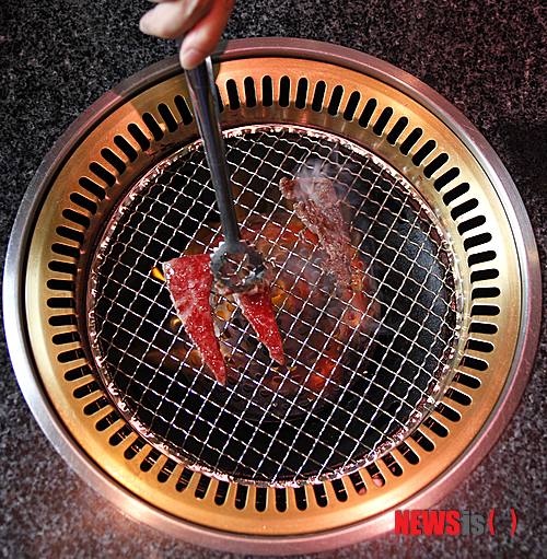 【서울=뉴시스】이성미의 ‘新연애학’ <14> A씨는 얼마 전 정말 가슴 설레이는 여자를 만났습니다. 하루가 멀다 하고 만나고, 매일 2~3시간씩 통화합니다. 예쁘고, 착하고, 잘 맞고…. ‘이런 게 인연이다’라는 생각에 행복합니다. 결혼정보회사 선우 커플매니저 www.couple.net