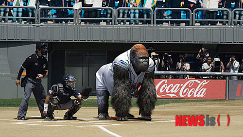 【서울=뉴시스】김정환 기자 = 17일 개봉하는 김용화(42) 감독의 스포츠 휴먼 블록버스터 ‘미스터 고’는 그 동안 일일이 열거하기 힘든 이유들로 기대를 모아온 작품이다.&nbsp; ace@newsis.com&nbsp; 