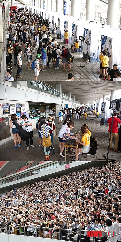 【서울=뉴시스】김정환 기자 = 엠넷의 가수 오디션 프로그램 ‘슈퍼스타K 5’가 예선현장을 녹화방송한다.&nbsp; 16일 오후 6시 서울 광화문 광장에서 녹화한다. 서울 지역 예선 합격자 중 무작위로 선정된 10명 내외의 참가자가 광장 한복판에서 실력을 겨루게 된다. 이 관문을 통과하면 슈퍼위크로 진출할 수 있다. 가수 이승철(47)이 심사한다.&nbsp; 담당 이선영 PD는 “편집 과정을 전혀 거치지 않은 예선 현장을 시민들에게 공개해 프로그램이 만들어지는 과정의 진정성을 보여주고자 한다. 어떤 도전자를 공개하더라도 그 실력이 출중한만큼 충분히 시민들을 즐겁게 할 것”이라고 전했다.&nbsp; 예선 심사에 앞서 ‘슈퍼스타K4’ 출신 가수 홍대광(28)과 유승우(26)의 축하공연이 마련된다.&nbsp;&nbsp; 한편, ‘슈퍼스타K 5’의 메인 심사위원으로는 이승철만 확정됐다. 엠넷은 페이스북(https://www.facebook.com/superstark)과 트위터(https://twitter.com/mnetsuperstark), 카카오톡 플러스 등을 통해 심사위원을 예측하는 이벤트를 벌이고 있다.&nbsp; 8월9일 밤 11시에 첫 방송된다.&nbsp; ace@newsis.com