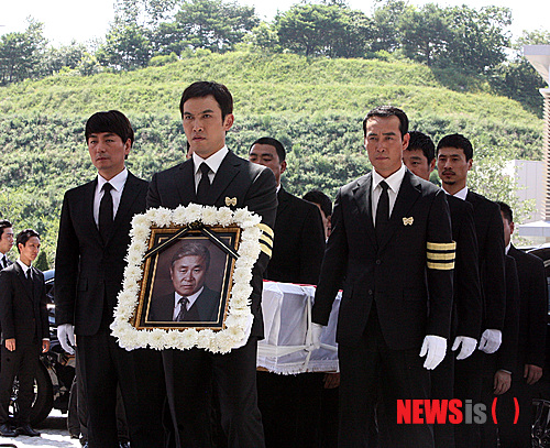 【울산=뉴시스】고은희 기자 = 11일 울산 울주군 삼동면 조일리 울산하늘공원에서 주인공 유오성 등이 참여한 가운데 영화 친구2 촬영이 진행되고 있다. 2013.07.11.&nbsp; gogo@newsis.com