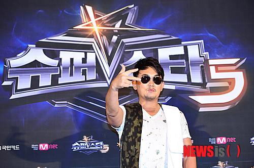 【서울=뉴시스】박문호 기자 = 가수 이승철이 16일 오전 서울 종로구 중학동 광화문아펠가모에서 열린 Mnet슈퍼스타K5 리턴즈 제작발표회에서 포즈를 취하고 있다.&nbsp; 2013.07.16.&nbsp;&nbsp; go2@newsis.com&nbsp; 