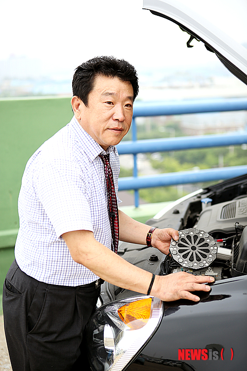 【서울=뉴시스】김정환 기자 = 자동차 부품회사 크레젠(대표 박흥수)이 연료 절감기 ‘미라클 3’를 개발했다.&nbsp; ace@newsis.com