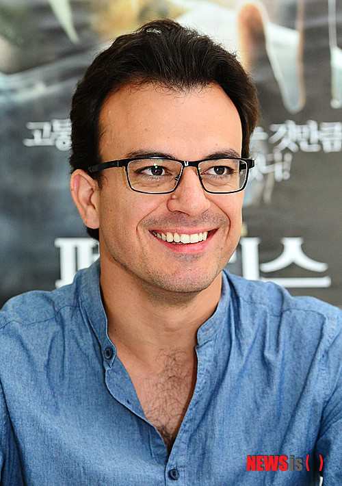 【서울=뉴시스】박문호 기자 = 영화 '페인리스'의 후안 카를로스 메디나 감독이 22일 오후 서울 여의도동 다우기술 본사에서 뉴시스와 인터뷰를 하고 있다. 2013.07.22&nbsp; go2@newsis.com 