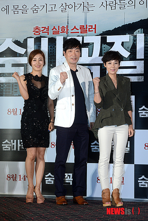 【서울=뉴시스】박상훈 기자 = 31일 오후 서울 CGV 왕십리점에서 열린 영화 '숨바꼭질' 시사회에서 문정희, 손현주, 전미선이 포즈를 취하고 있다. 2013.07.31. hyalinee@newsis.com