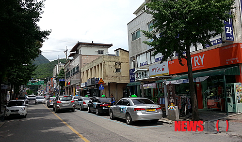 【영월=뉴시스】홍춘봉 기자 = 강원 영월군은 영월읍 인구 증가 등으로 변경되는 행정구역을 지역실정에 맞게 재조정해 최하부 행정구역인 리 및 반을 분할, 통합하고 관련법령을 개정했다고 1일 밝혔다. 사진은 지난 7월의 영월읍 시가지 모습.2013.08.01.&nbsp;&nbsp; casinohong@newsis.com&nbsp; 