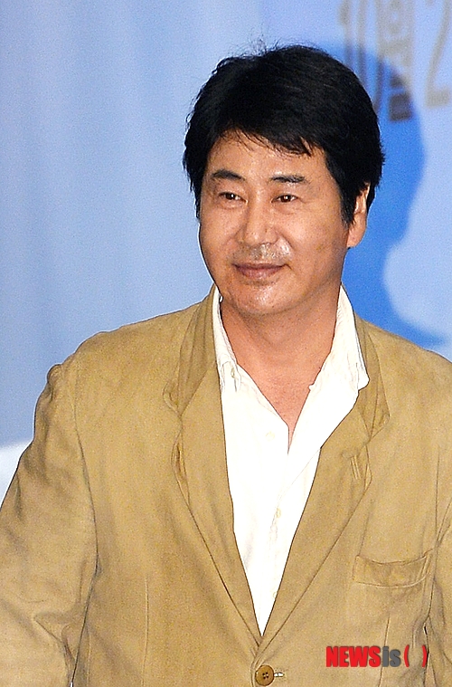 【서울=뉴시스】박영주 기자 = 탤런트 유동근(57)이 2일 모친상을 당했다.&nbsp; 유동근의 부인 전인화(48)는 미국에서 급히 귀국 중인 것으로 알려졌다.&nbsp; 서울아산병원 장례식장 30호, 발인 5일 오전 10시30분, 장지 원지동 서울추모공원.&nbsp; gogogirl@newsis.com