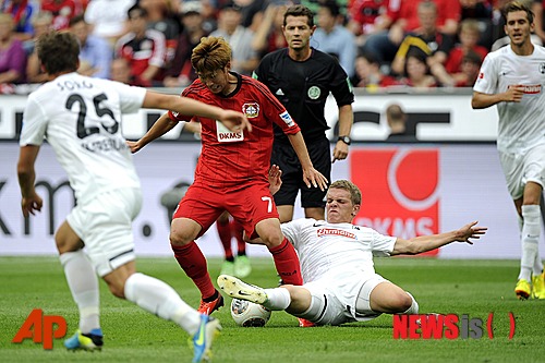 【레버쿠젠(독일)=AP/뉴시스】독일 언론이 지난 11일(한국시간) 