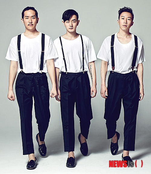 【서울=뉴시스】오제일 기자&nbsp; ○… 가수 겸 작사가 메이비(34)가 20일 디지털 싱글 '잘 지내니'를 발표한다. 2011년 싱글 '굿바이 밸런타인(Goodbye Valentine)' 이후 2년만이다. 소속사 블루브릿지는 16일 메이비가 카메라를 정면으로 응시하고 있는 티저영상을 공개했다.&nbsp;&nbsp; ○…혼성 듀오 '투개월'의 김예림(20)이 27일 신곡 '레인(Rain)'을 공개한다. 9월 초 발매를 앞둔 두 번째 미니 앨범 수록곡이다. 소속사 미스틱89는 16일 "비 오는 날이면 가장 먼저 생각나는 노래로 자리매김할 수 있을 것"이라며 재킷 이미지를 선보였다.&nbsp; ○…엠넷 '슈퍼스타K 4' 출신 그룹 '허니지'가 22일 정규앨범을 발매한다. 20일 먼저 공개되는 수록곡 '그대'를 포함해 모두 10개 트랙으로 구성됐다. 19일 같은 소속사 밴드 '버스커버스커'의 김형태(22)가 연출한 '그대'의 티저 영상을 공개하며 본격적인 활동에 나선다. 소속사 청춘뮤직은 "외적 변화는 물론, 음악적으로도 많이 노력하고 달라졌다"고 전했다.&nbsp; ○…작곡가 팀 '이단옆차기'가 본인들이 작곡한 그룹 '씨스타'의 '러빙유' R&B 버전을 16일 공개했다. 앞서 컬래버레이션 형태로 발표된 싱글 '내가 나를 봐도 슬퍼서' '눈물'을 잇는 프로젝트다. 멤버 마이키가 직접 노래하고 SBS TV 오디션 프로그램 'K팝스타'에 출연한 래퍼 올티가 피처링했다. 이단옆차기는 장근이와 마이키로 구성된 작곡가 팀이다. 최근 SBS TV 예능프로그램 '맨발의 친구들'의 '자작곡 만들기' 프로젝트에 심사위원으로 출연하기도 했다.&nbsp; ○…힙합듀오 'UV'가 16일 디지털 싱글 '설마 아닐거야'를 발표했다. 오래된 연인들이 권태기에 들어서면서 겪게 되는 에피소드를 다운 템포의 '슬로잼'으로 표현했다. 슬로잼은 부드러운 사운드의 음악과 솔직하고 대담한 가사를 포함한 장르다. 지난 5월 열린 UV 소극장 콘서트 '까치와 하니'에 게스트로 참여한 바 있는 가수 하동균(33)이 피처링했다. 음원 수익금은 전액 불우 이웃에게 기부할 계획이다. 앞서 UV는 '쿨하지 못해 미안해' '집행유애' '이태원 프리덤' 등을 발표, 주목받았다.&nbsp; ○…그룹 '2PM'의 준호(23)가 일본에서 발매한 첫 솔로 앨범 '기미노 코에'가 16일 국내 발매됐다. 준호가 수록곡을 비롯해 뮤직비디오와 재킷, 안무까지 모든 작업에 참여했다. 지난달 24일 일본에서 발매된 앨범으로 일본 타워레코드 1위, 오리콘 차트 3위를 기록하며 주목받았다. 동명의 타이틀곡은 '너의 목소리'라는 뜻의 밝은 댄스곡으로 이날 뮤직비디오와 함께 공개됐다. 팬들의 함성에서 모티프를 얻어 사랑하는 이의 목소리에 대한 가사를 담고 있다.&nbsp; kafka@newsis.com