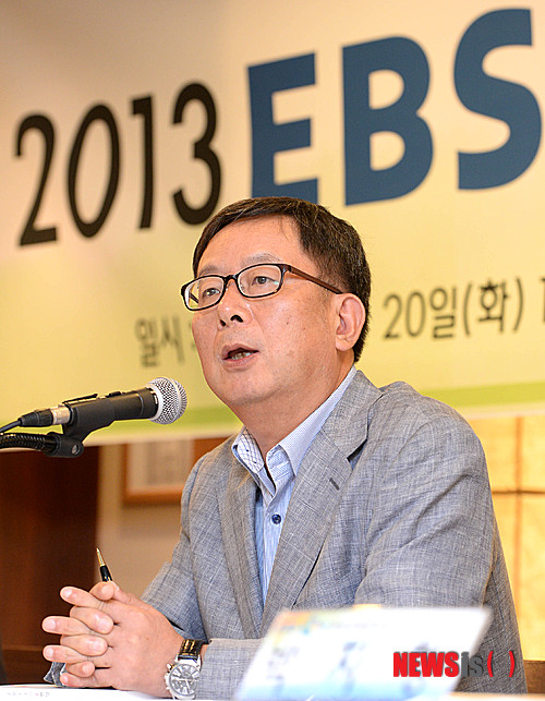 【서울=뉴시스】고범준 기자 = 20일 오전 서울 중구 태평로 프레스센터 외신기자클럽에서 열린 '2013 EBS 가을 편성 설명회'에서 신용섭 사장이 가을 개편에 대한 설명을 하고 있다. 2013.08.20. bjko@newsis.com