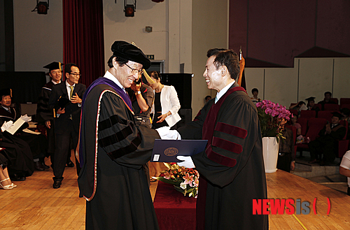 associate_pic3