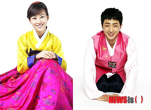 【서울=뉴시스】이재훈 기자 = 트로트가수 장윤정(33)과 박현빈(31)이 미국에서 듀엣 콘서트를 펼친다.&nbsp; 이들의 매니지먼트사 인우프로덕션에 따르면, 장윤정과 박현빈은 9월8일 뉴욕 퀸즈칼리지 콜드센터를 시작으로 10일 시카고 알카다 시어터, 13일 로스앤젤레스 슈라인 오디토리엄 등지에서 공연한다.&nbsp; 인우프로덕션은 "9월 한가위를 맞아 한국 교민들을 비롯해 모두가 함께 어울릴 수 있는 계기를 마련하겠다"고 알렸다.&nbsp; 미국 공연 주최사 관계자는 "교민들에게 가장 인기가 높은 가수들을 조사하니 장윤정과 박현빈이었다"고 전했다.&nbsp; 앞서 장윤정은 2007년 미국 뉴저지 애틀랜타시티 시저스 호텔을 시작으로 현지 7개 도시를 돌며 전회 매진을 기록했다. 박현빈도 일본을 비롯한 해외에서 인기를 누리고 있다 .&nbsp; realpaper7@newsis.com 