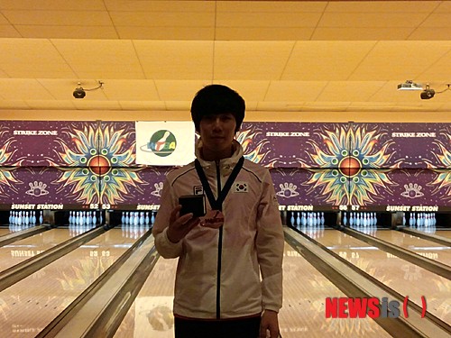 【천안=뉴시스】서정훈 기자 = 충남 천안시는 직장운동경기부 볼링팀소속 신승현 선수(24)가 국가대표 자격으로 출전한 최근 세계선수권대회에서 3개 종목에서 3개의 동메달을 차지했다고 3일 밝혔다. 2013.09.03. (사진=천안시 제공)&nbsp; photo@newsis.com
