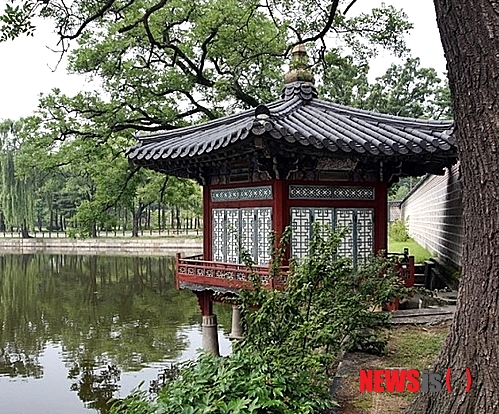 【서울=뉴시스】경복궁 하향정