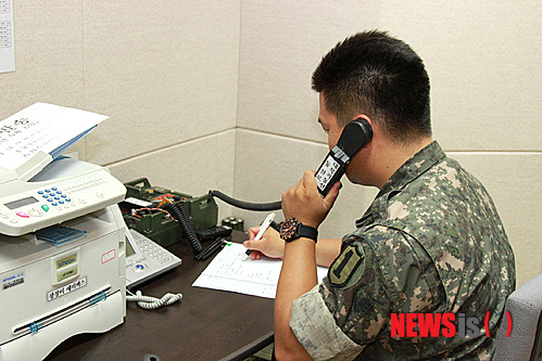 【서울=뉴시스】군 장병이 시험통화를 하는 모습. 2013.09.06. (사진=뉴시스DB) photo@newsis.com