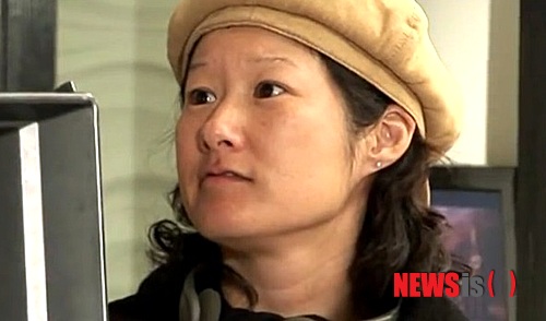 【뉴욕=뉴시스】노창현 특파원 = 할리우드 유일의 한인여성감독 크리스틴 유(37)의 ‘웨딩 팰리스(Wedding Palace)’가 27일 뉴욕을 시작으로 전미에서 개봉된다. ‘올드보이’와 ‘웰컴 투 동막골’의 히로인 강혜정과 헐리우드 영화 ‘울브린’의 브라이언 티가 각각 남녀 주인공으로 캐스팅됐고 미국의 대표적인 한국계 코미디언 마가렛 조와 바비 리가 특별출연했다. 크리스틴 유(37) 감독은 조부가 하와이에 정착한 이민 3세로 USC 필름스쿨을 졸업하고 할리우드에서도 보기 힘든 여성 제작자겸 감독으로 활약하고 있다. 2013.09.08. <사진=KBS-TV 캡처>&nbsp; robin@newsis.com 