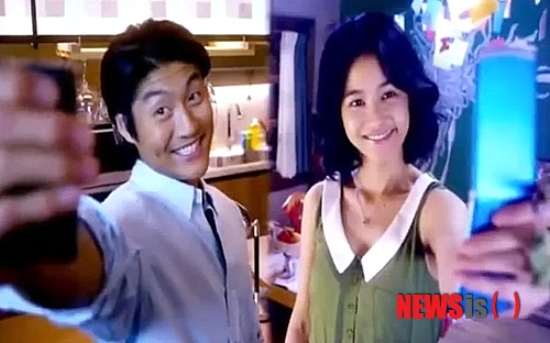 【뉴욕=뉴시스】노창현 특파원 = 할리우드 유일의 한인여성 감독 크리스틴 유(37)의 ‘웨딩 팰리스(Wedding Palace)’가 27일 뉴욕을 시작으로 전미에서 개봉된다. ‘올드보이’와 ‘웰컴 투 동막골’의 히로인 강혜정과 헐리우드 영화 ‘울브린’의 브라이언 티가 각각 남녀 주인공으로 캐스팅됐고 한국계 코미디언 마가렛 조와 바비 리가 특별출연했다. 크리스틴 유 감독은 조부가 하와이에 정착한 이민 3세로 USC 필름스쿨을 졸업하고 할리우드에서도 보기 힘든 여성 제작자겸 감독으로 활약하고 있다. 사진은 영화의 한 장면. 2013.09.08.&nbsp; robin@newsis.com