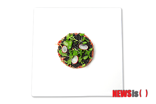 【서울=뉴시스】스테이크 타르타르, 아브르가 청어 캐비어