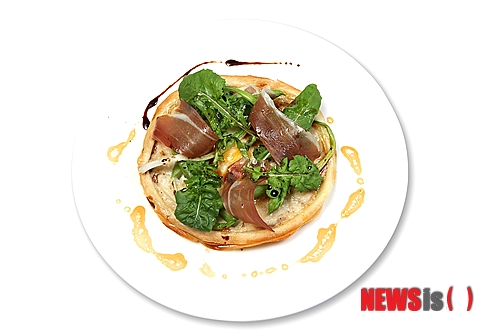 【서울=뉴시스】프람멘슈, 세라노햄, 메추리 수란, 발사믹 소스