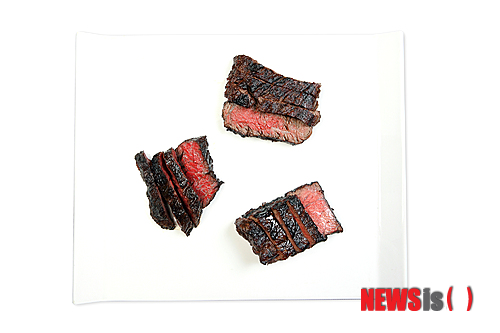 【서울=뉴시스】한우 3종 실렉션 스테이크