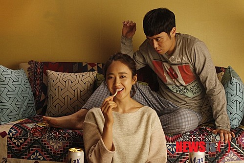 【서울=뉴시스】로맨틱 코미디 ‘밤의 여왕’(감독 김제영)의 한 장면. 