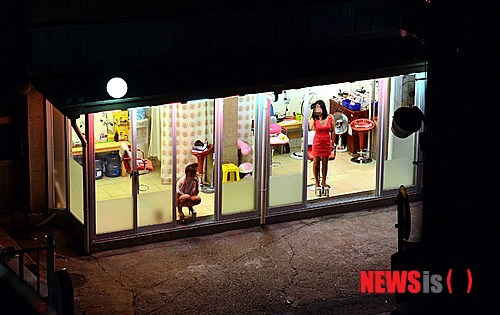 검찰, '청량리588' 재개발 비리 조폭 구속기소