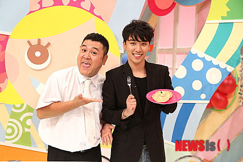 【서울=뉴시스】일본 개그맨 야마자키 히로나리(왼쪽), 승리